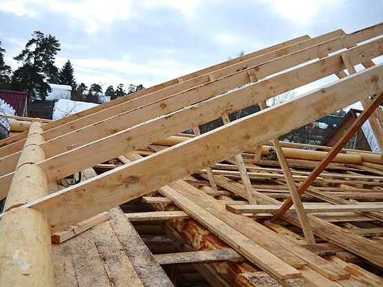 Основные принципы строительства крыши для деревянного дома