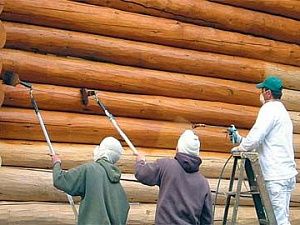Особенности покраски деревянного дома – что стоит предпринять?