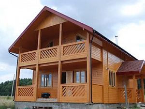 Классический стиль деревянных домов – что следует учитывать при строительстве и обустройстве