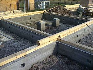Как выбирать предпочтительный фундамент для деревянного дома?